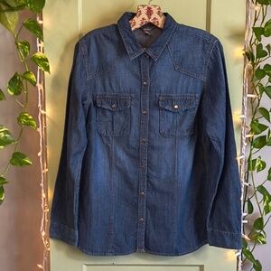 Women's Eddie Bauer Snap Button Up Denim Shaped Fit Shirt L
